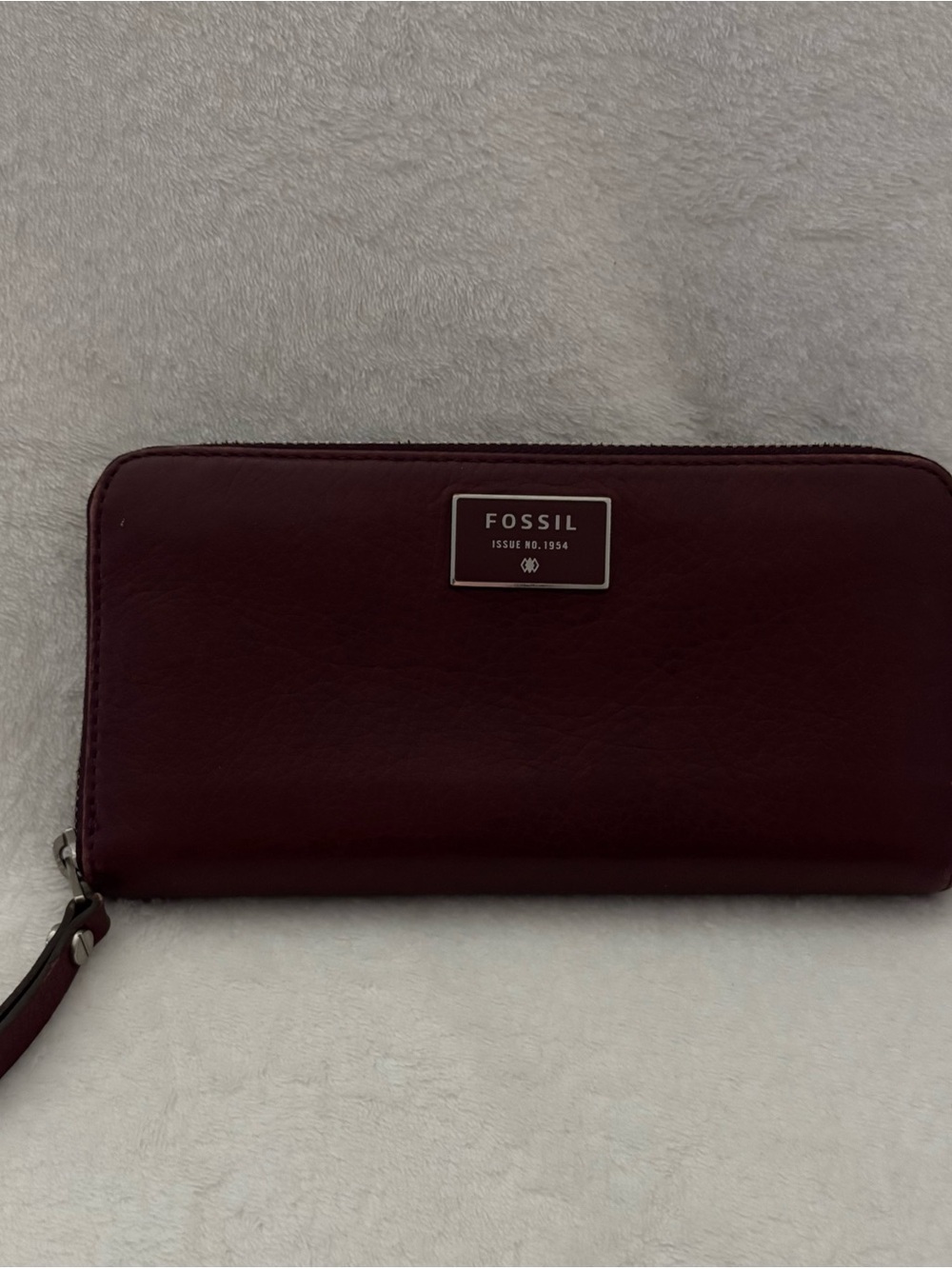 Fossil Women's Burgundy Zip-Around Wristlet Wallet